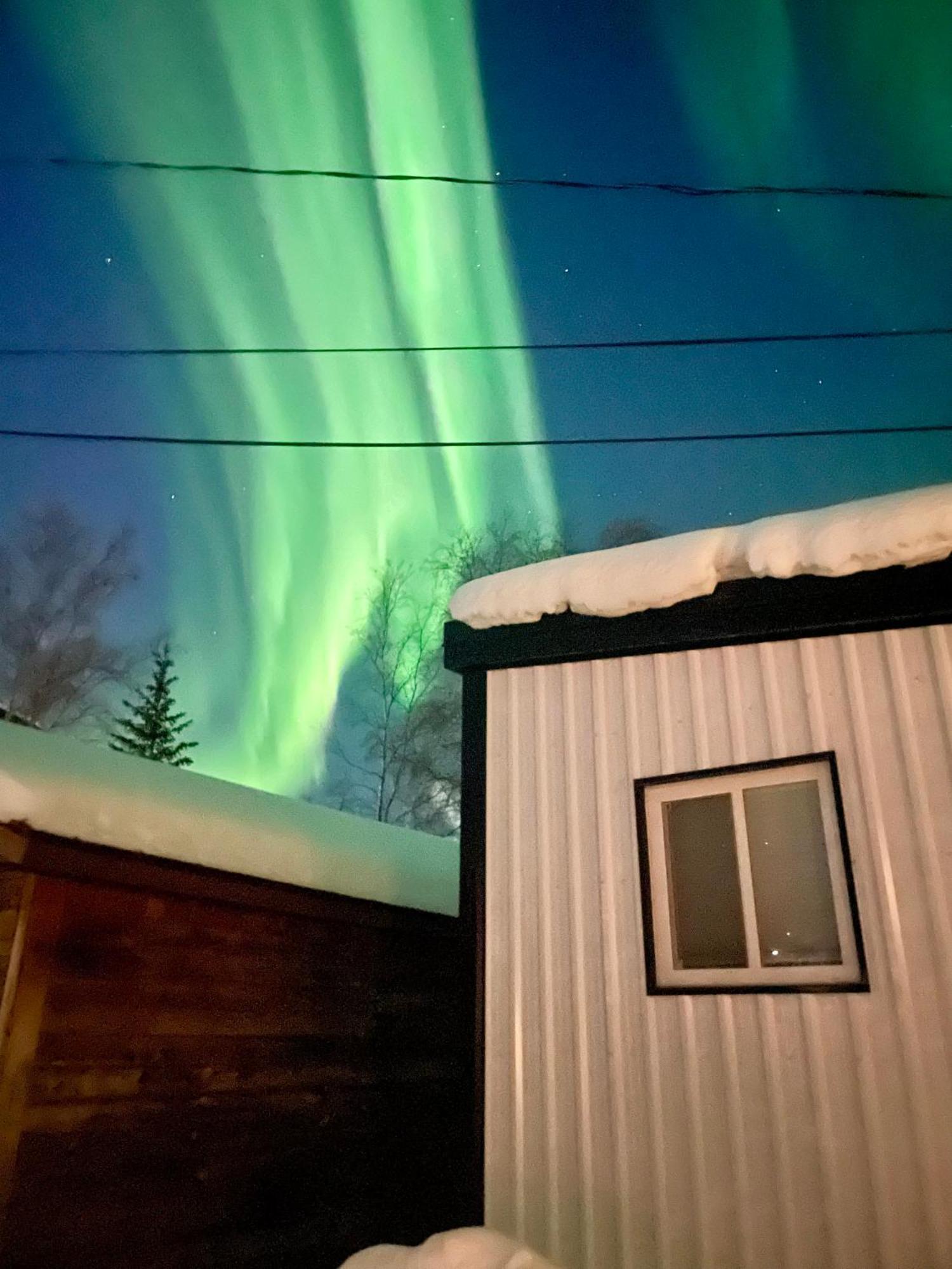 Our Cabin Bed & Breakfast Yellowknife Exterior foto