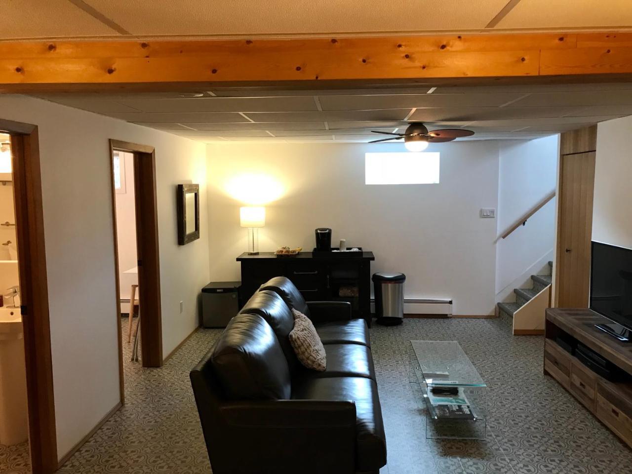 Our Cabin Bed & Breakfast Yellowknife Exterior foto