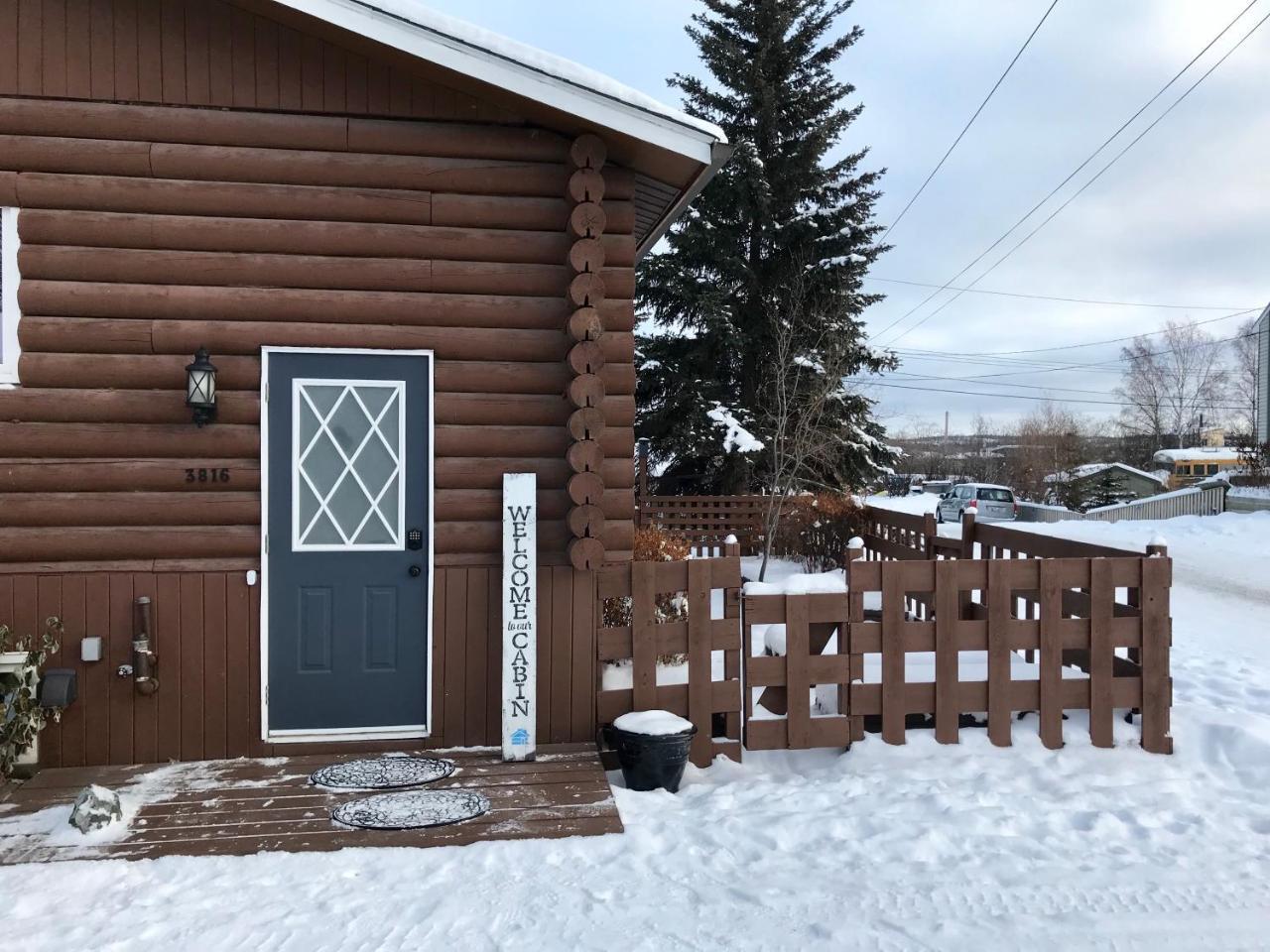Our Cabin Bed & Breakfast Yellowknife Exterior foto