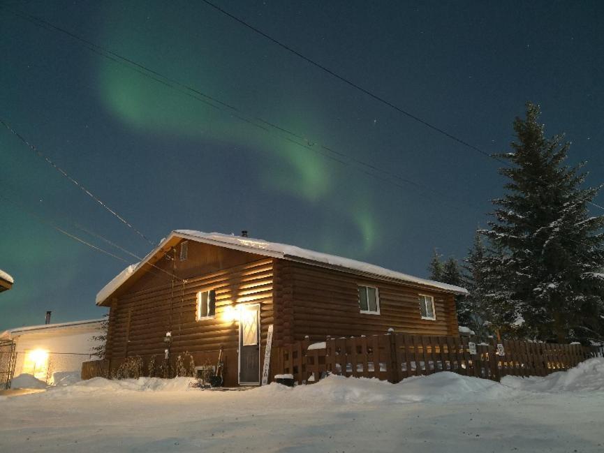 Our Cabin Bed & Breakfast Yellowknife Exterior foto